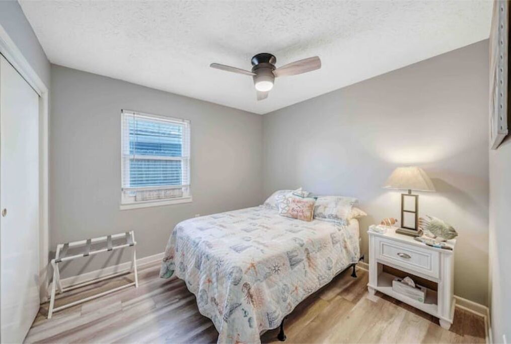 Photo of Bedroom in Holiday Beach