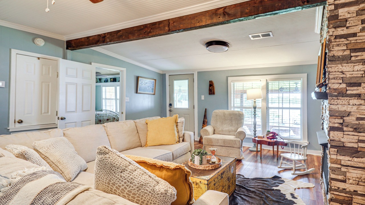 Photo of Livingroom in Jonesville