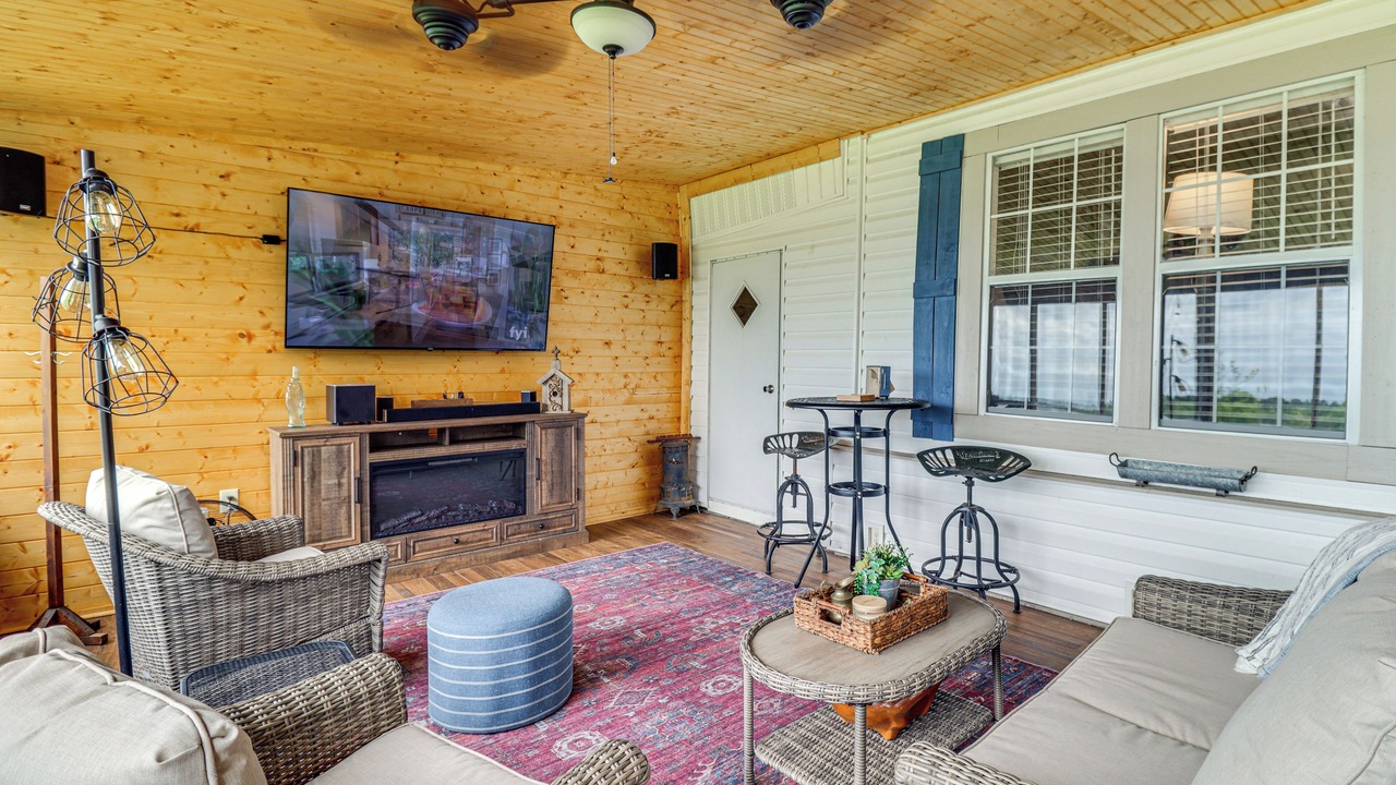 Photo of Livingroom in Jonesville