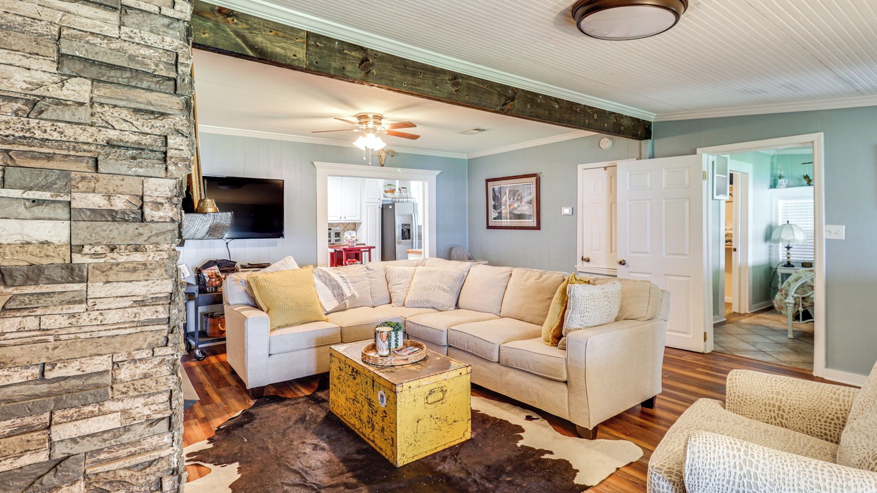 Photo of Livingroom in Jonesville