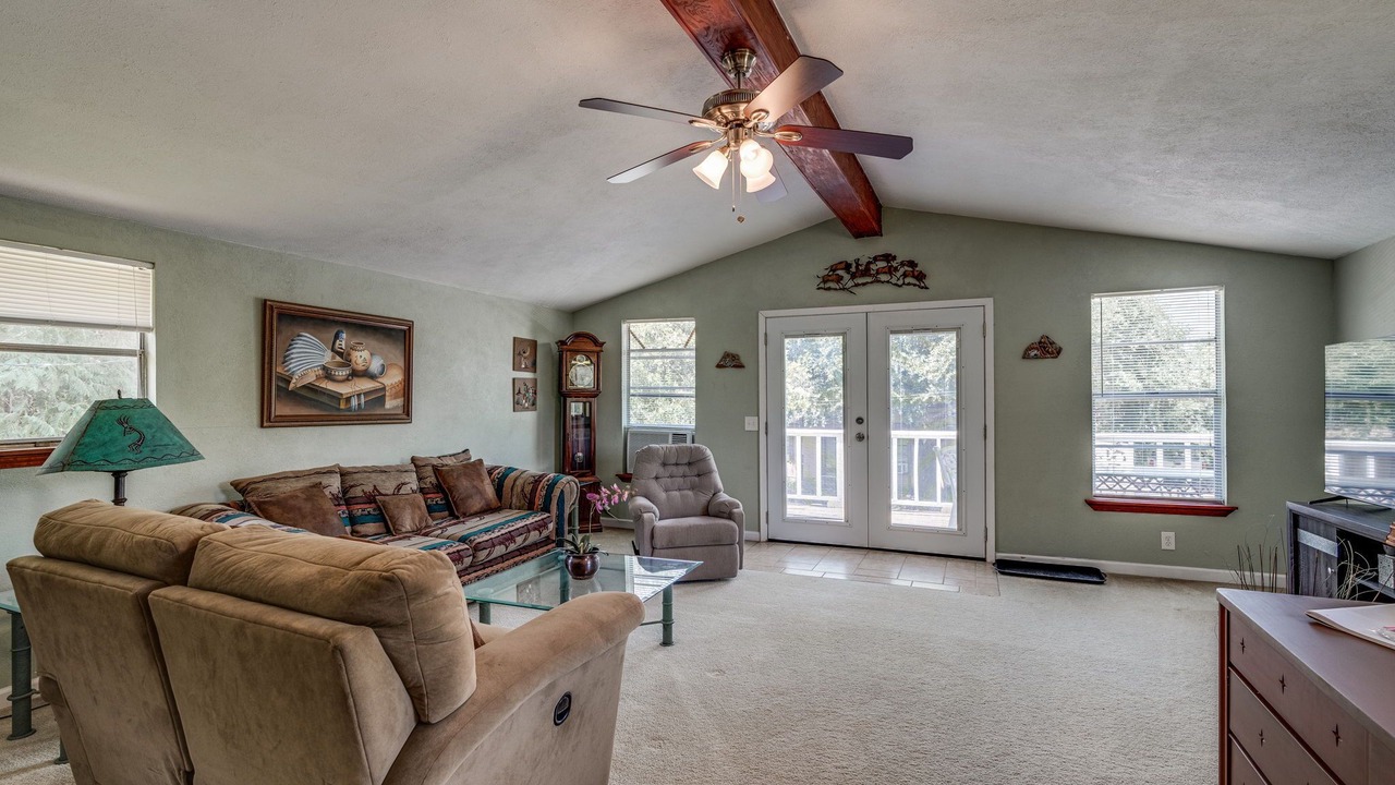 Photo of Livingroom in Dawson