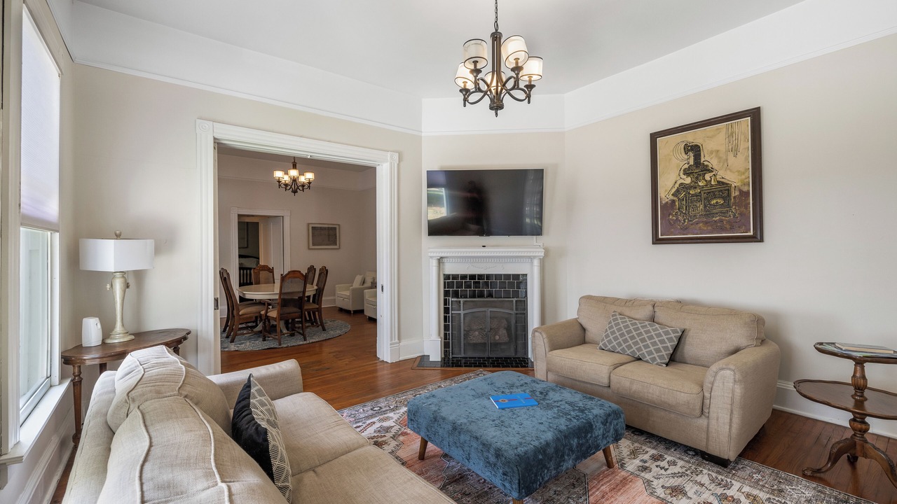 Photo of Livingroom in Washington Square