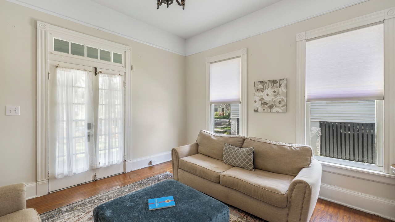 Photo of Livingroom in Washington Square