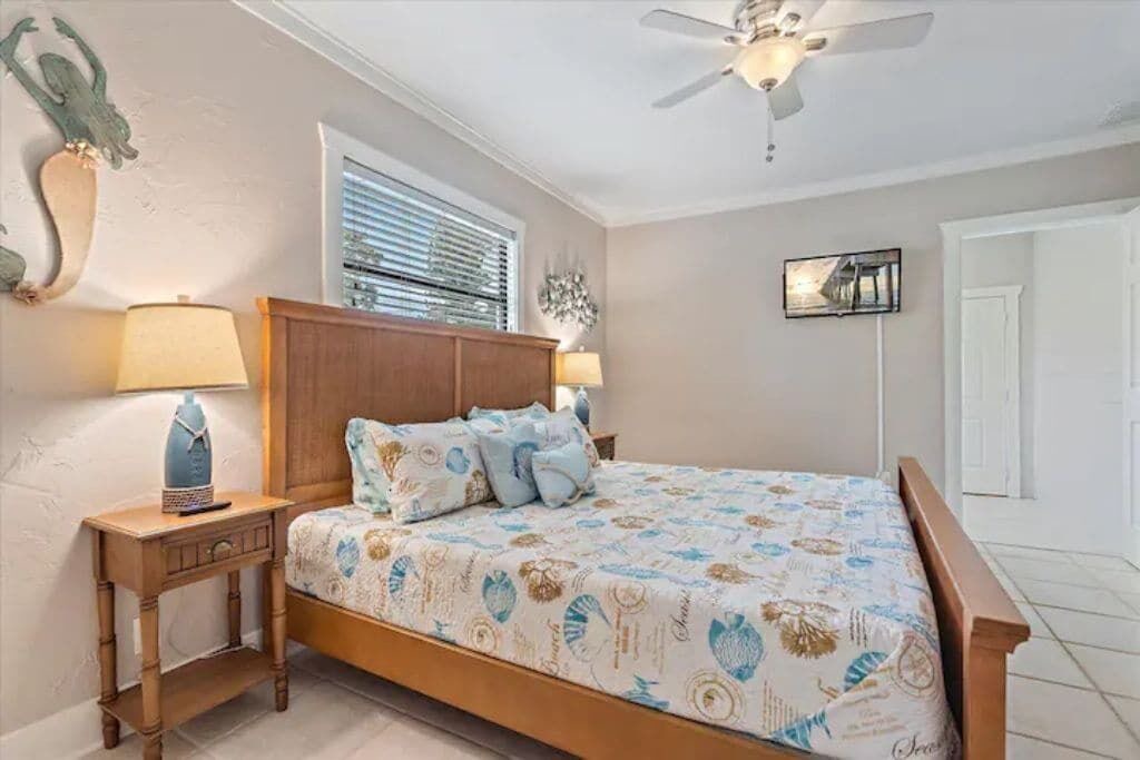 Photo of Bedroom in Bayshore Gardens