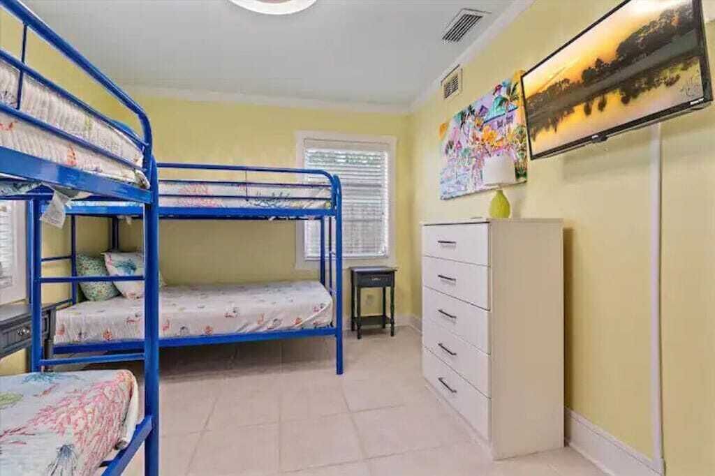 Photo of Bedroom in Bayshore Gardens