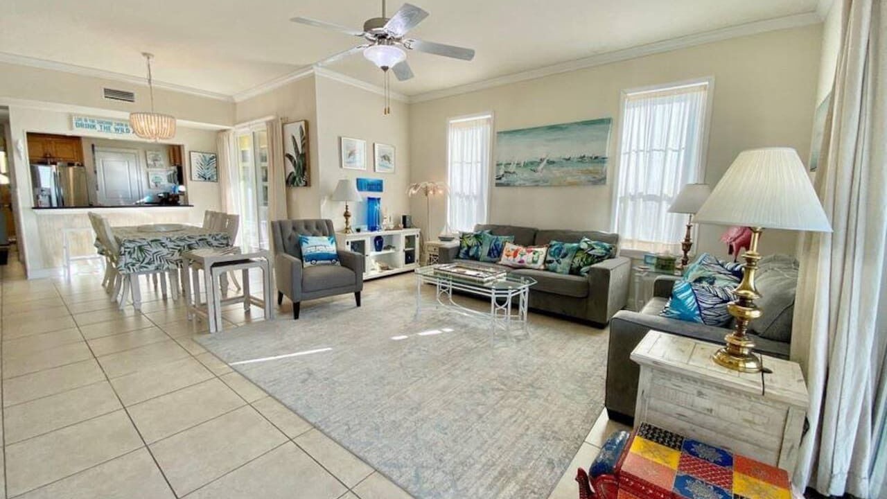 Photo of Livingroom in Henderson Point