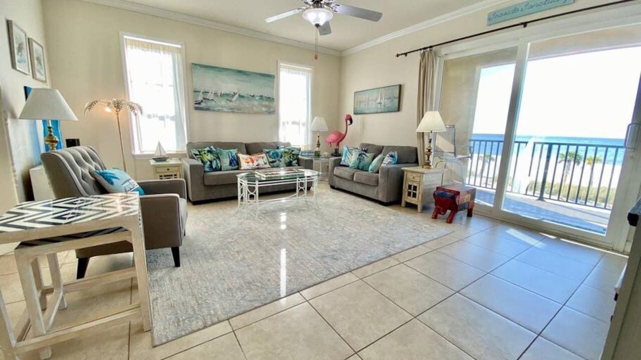 Photo of Livingroom in Henderson Point