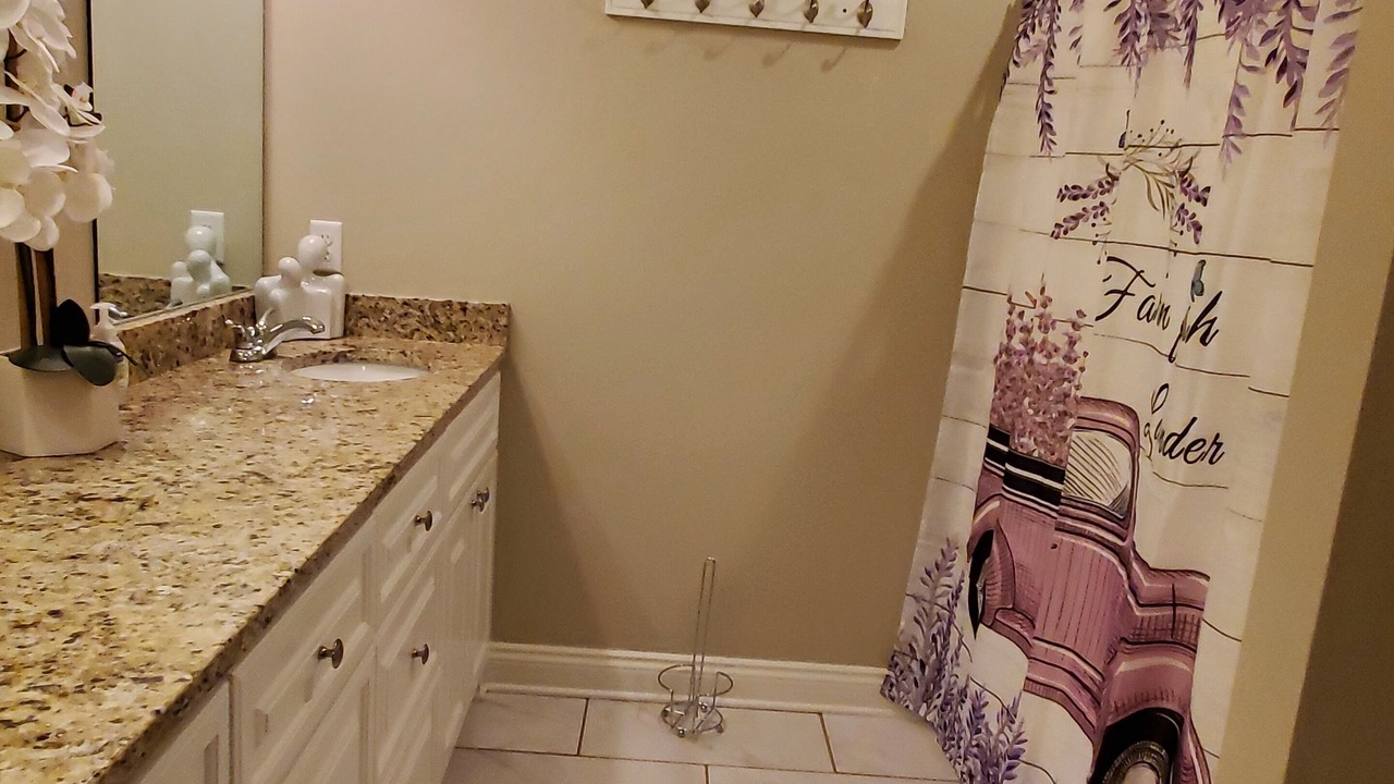 Photo of Bathroom in Calhoun