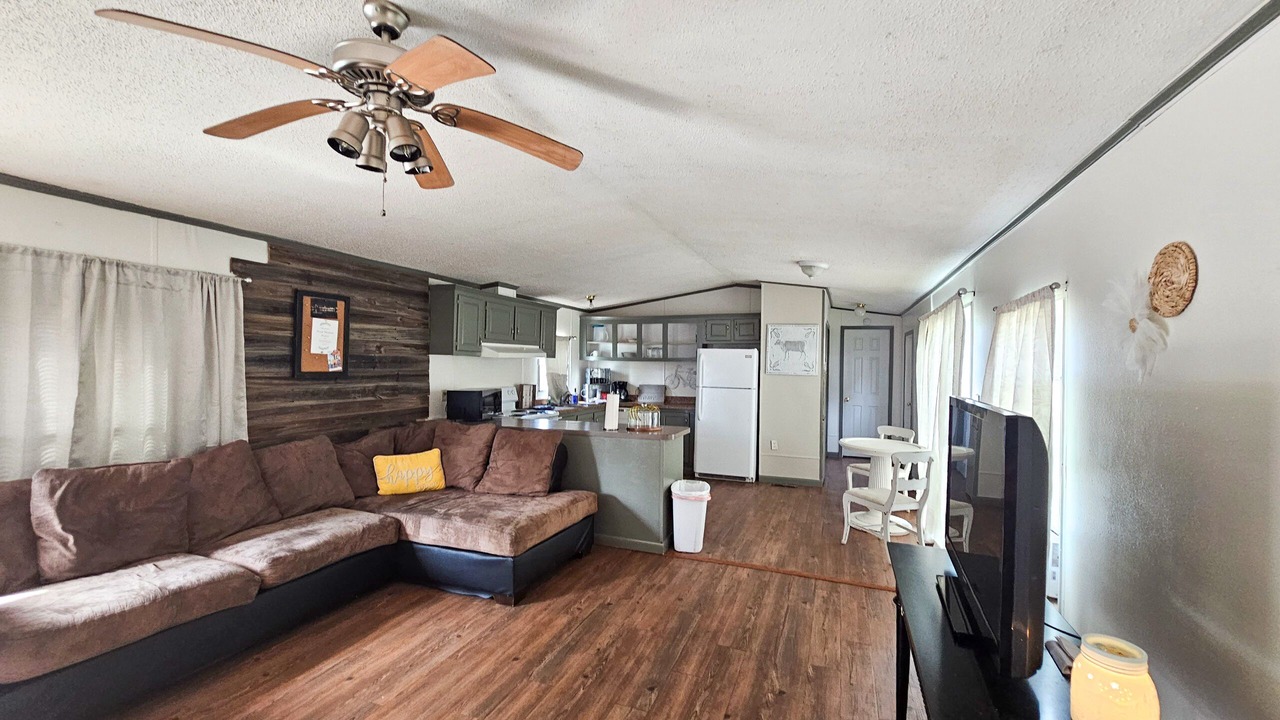 Photo of Livingroom in Claiborne