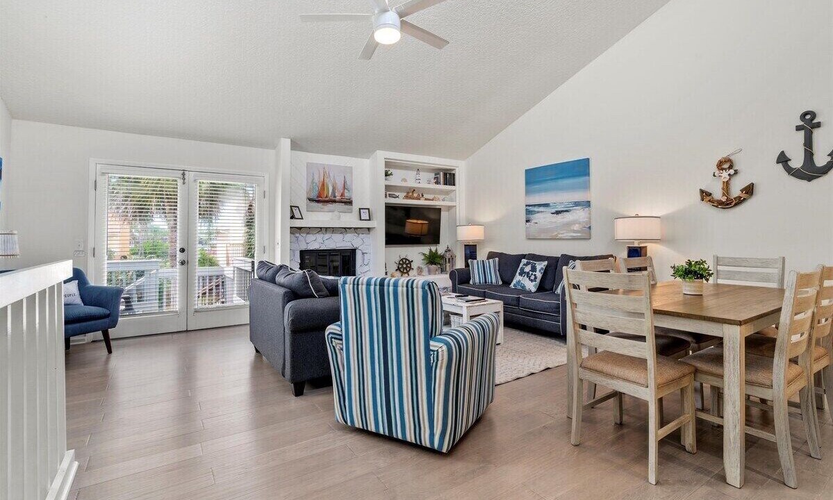 Photo of Livingroom in Jacksonville Beach