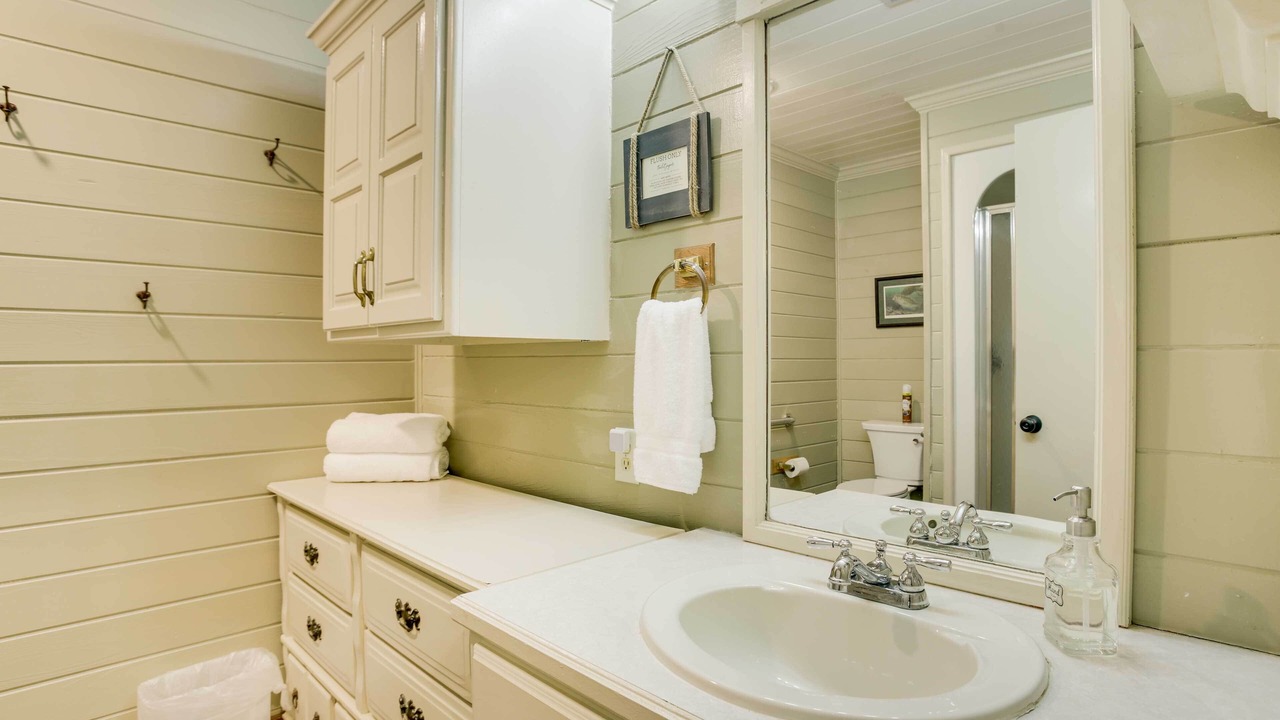 Photo of Bathroom in Theriot