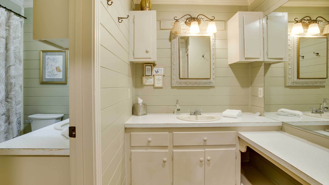 Photo of Bathroom in Theriot