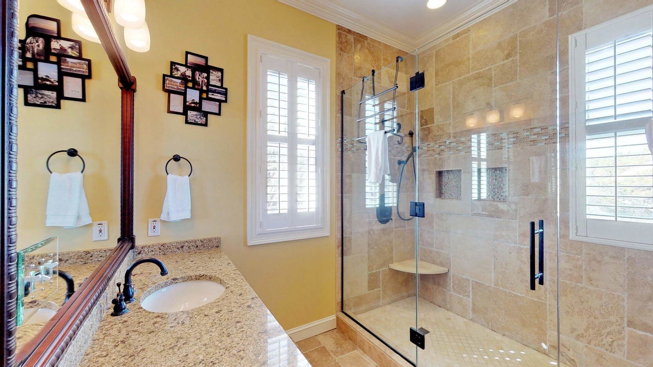 Photo of Bathroom in Plantation
