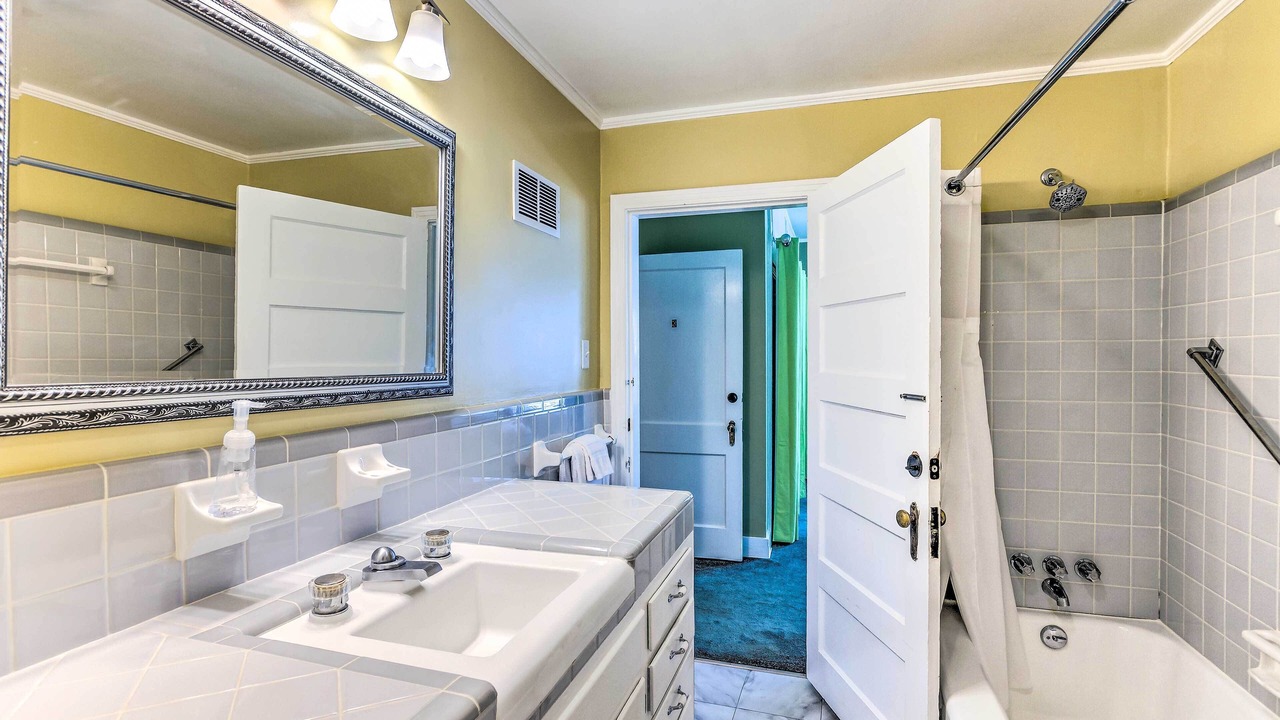 Photo of Bathroom in De Funiak Springs