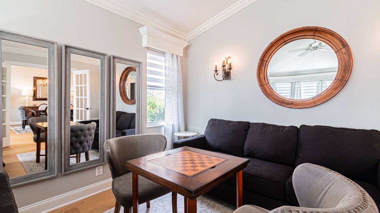 Photo of Livingroom in Crown Pointe