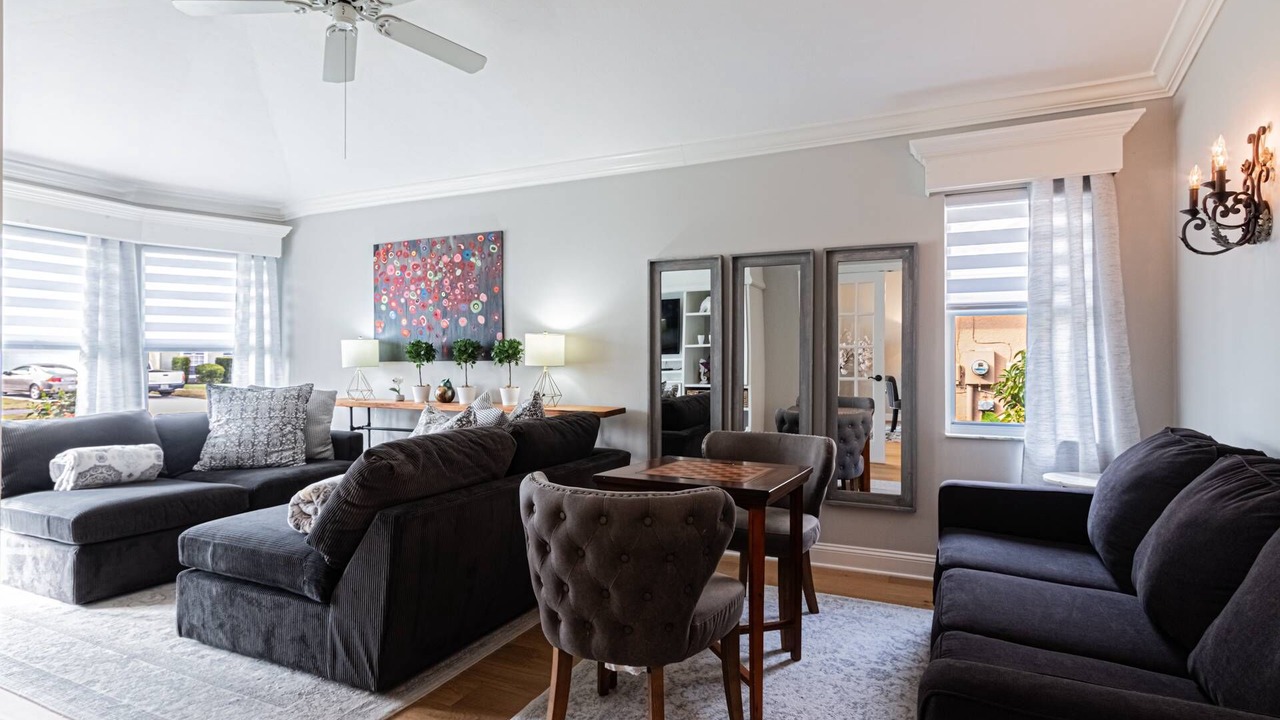 Photo of Livingroom in Crown Pointe
