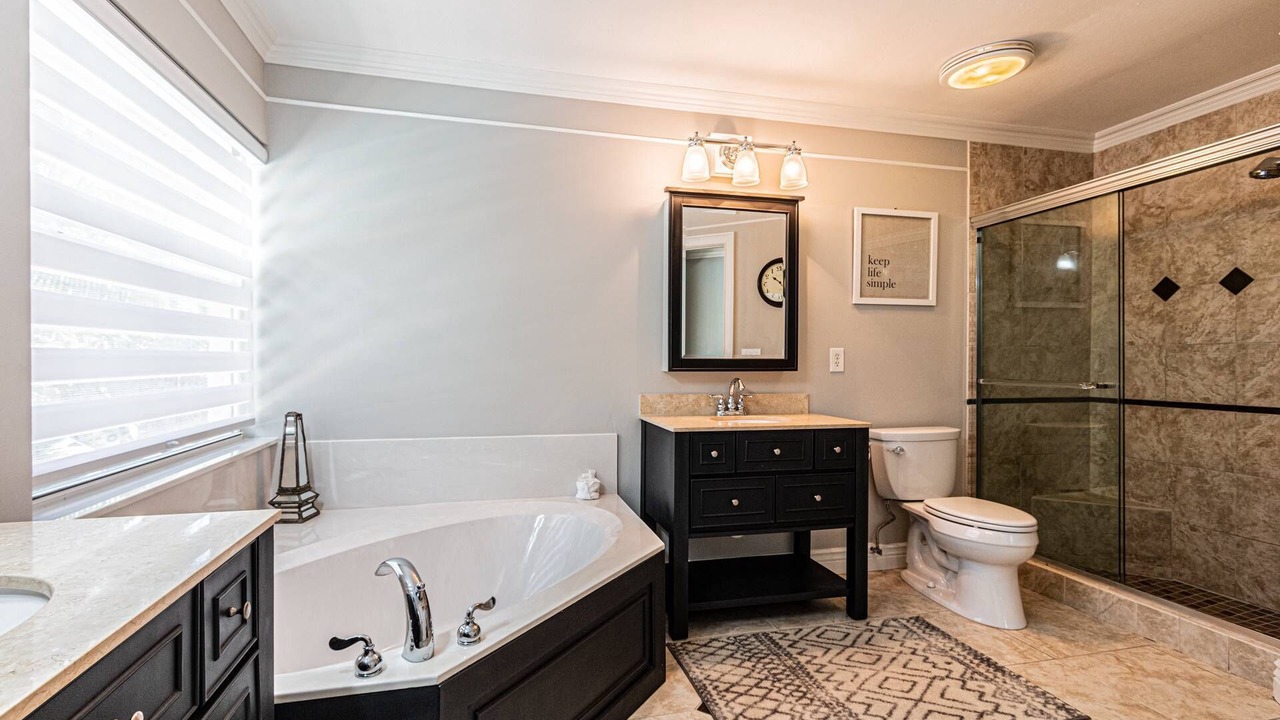 Photo of Bathroom in Crown Pointe
