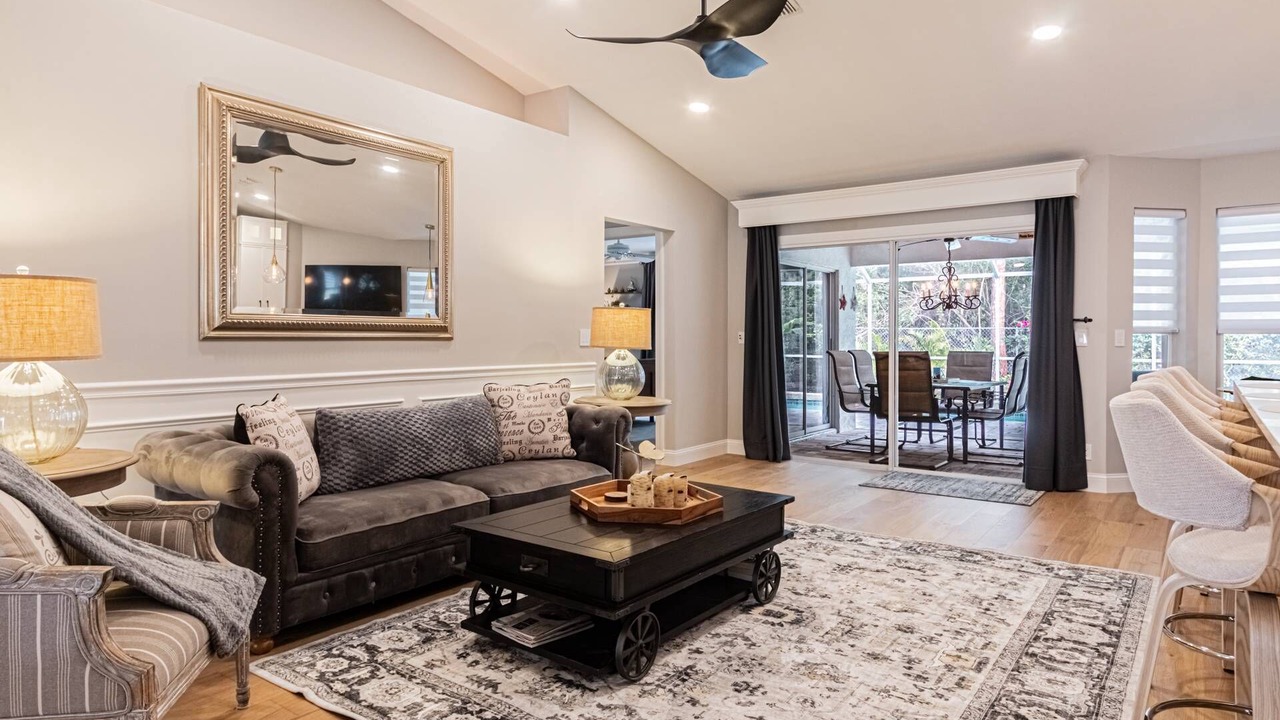 Photo of Livingroom in Crown Pointe