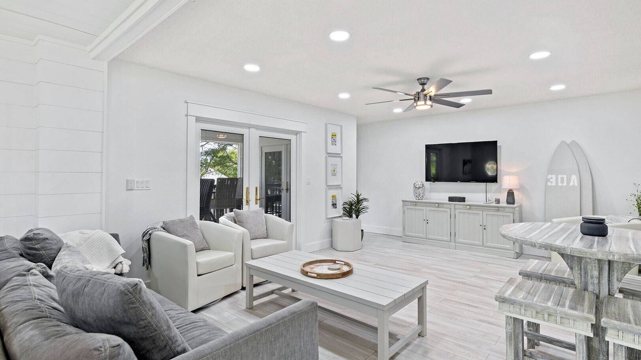 Photo of Livingroom in Dune Allen Beach