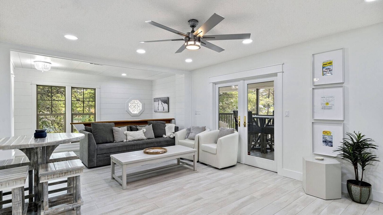 Photo of Livingroom in Dune Allen Beach