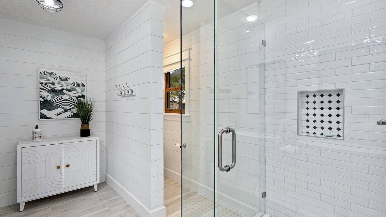 Photo of Bathroom in Dune Allen Beach