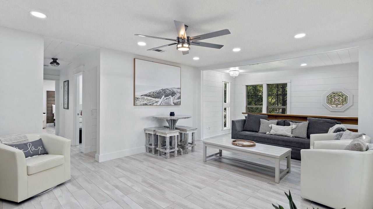 Photo of Livingroom in Dune Allen Beach