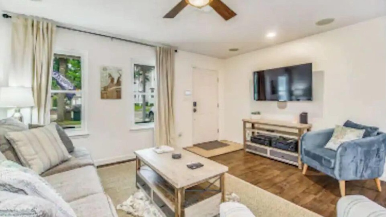 Photo of Livingroom in Downtown