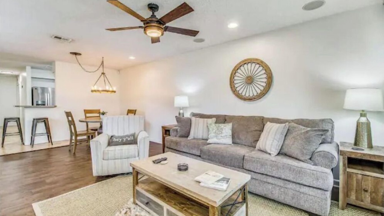 Photo of Livingroom in Downtown
