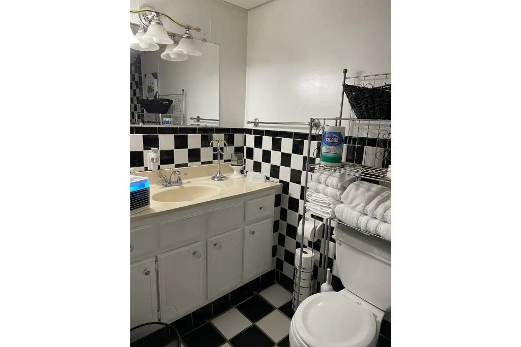 Photo of Bathroom in Midfield