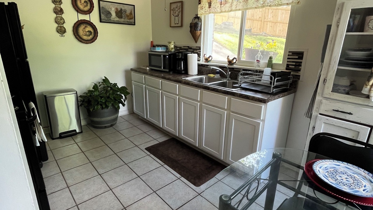 Photo of Kitchen in Midfield