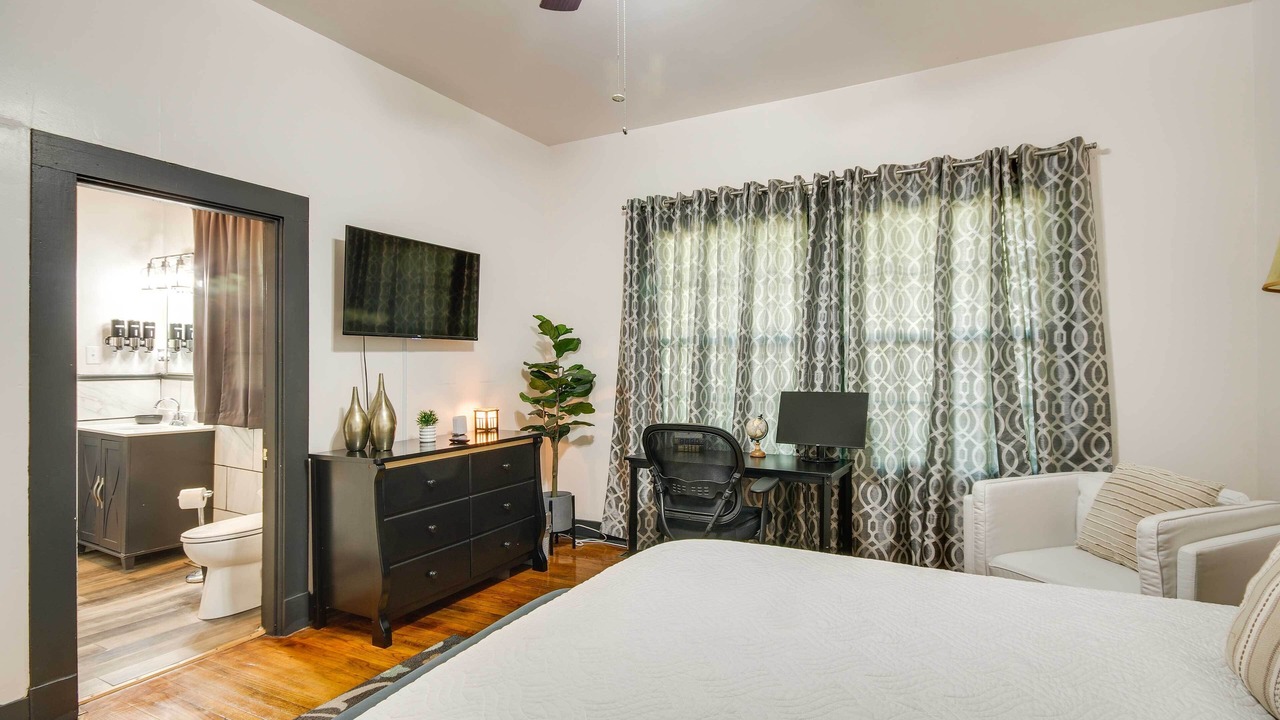 Photo of Bedroom in Greenwood