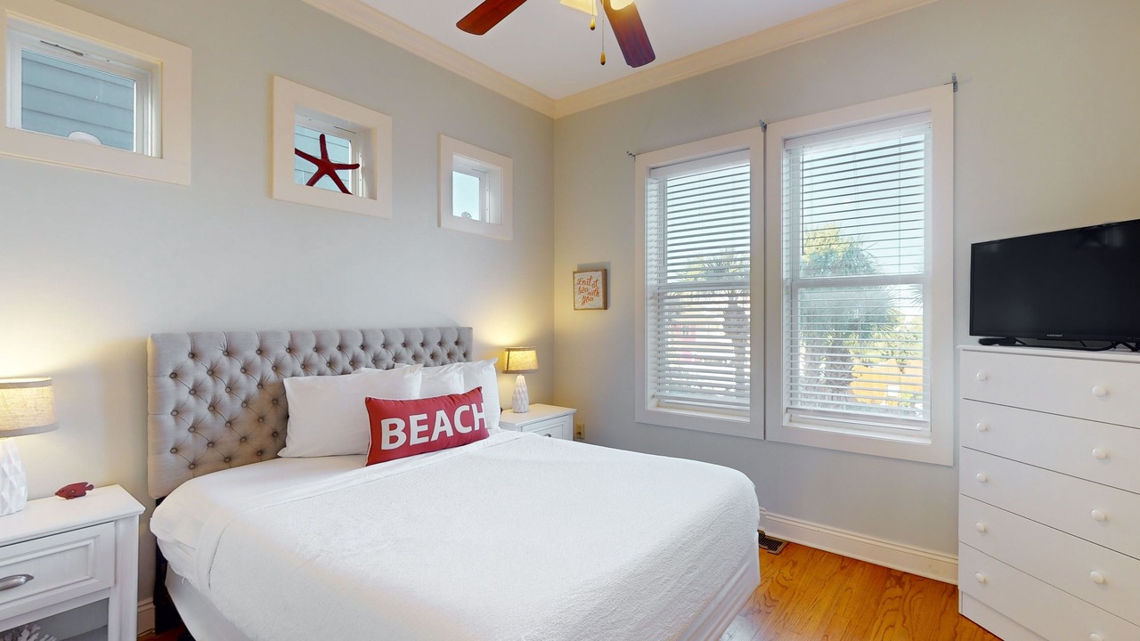 Photo of Bedroom in Crescent Beach