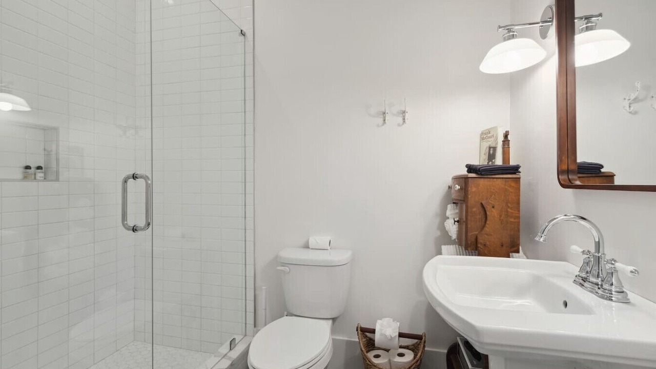 Photo of Bathroom in Irish Channel
