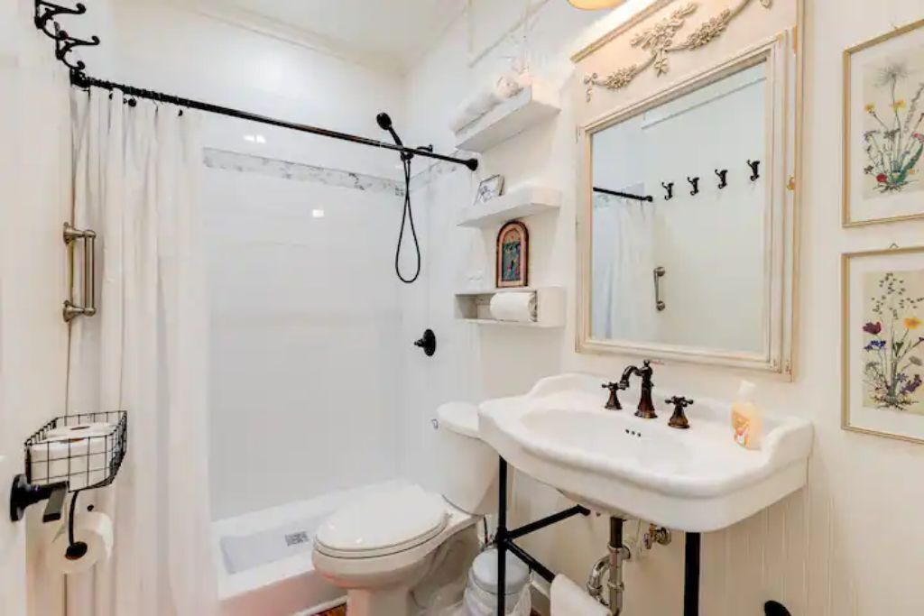 Photo of Bathroom in Laurel