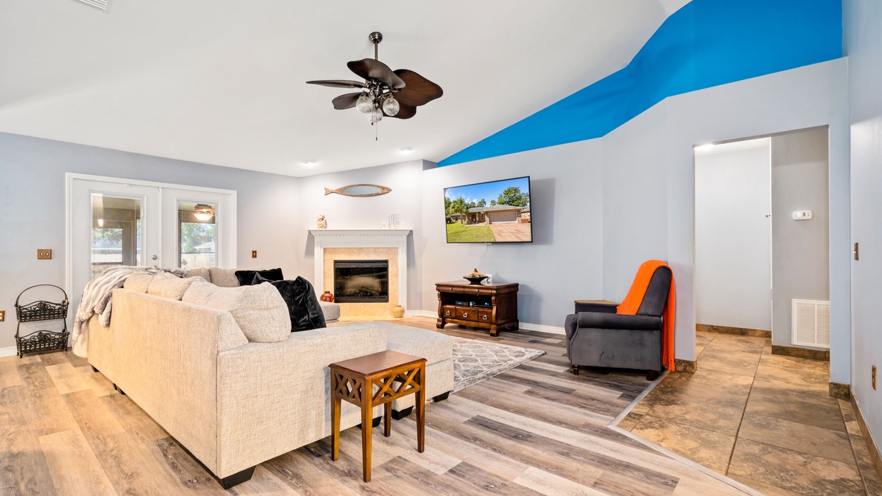 Photo of Livingroom in Foley