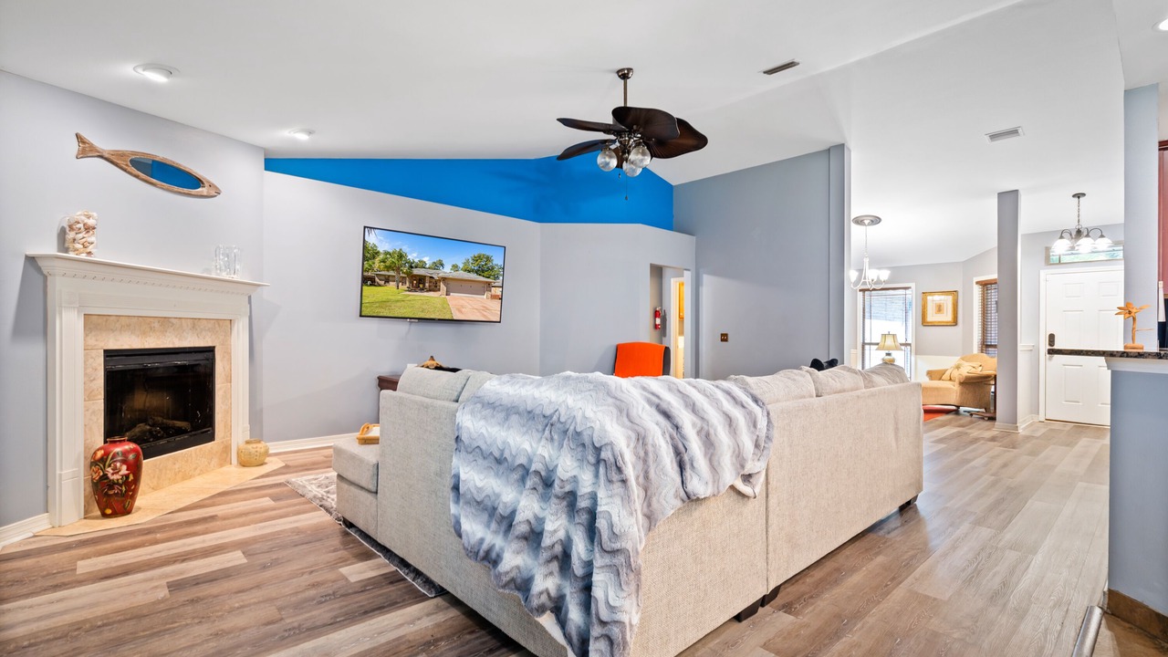 Photo of Livingroom in Foley