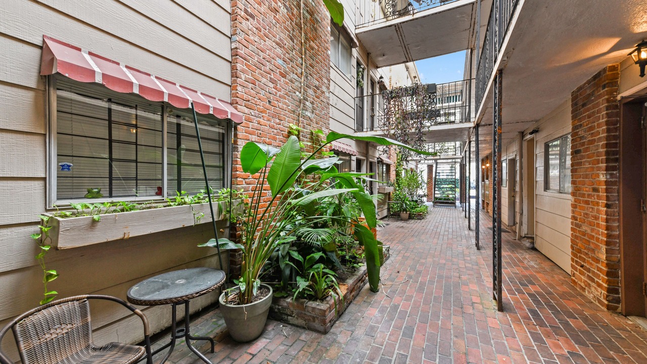 Photo of Patio Balcony in Faubourg Delassize