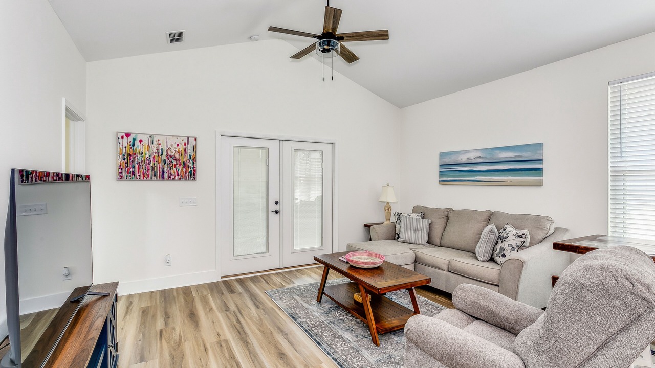 Photo of Livingroom in Ono Island