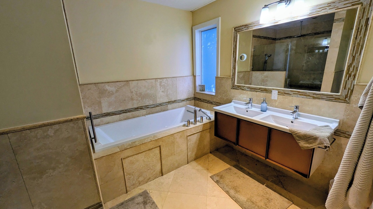 Photo of Bathroom in Poinsettia Heights