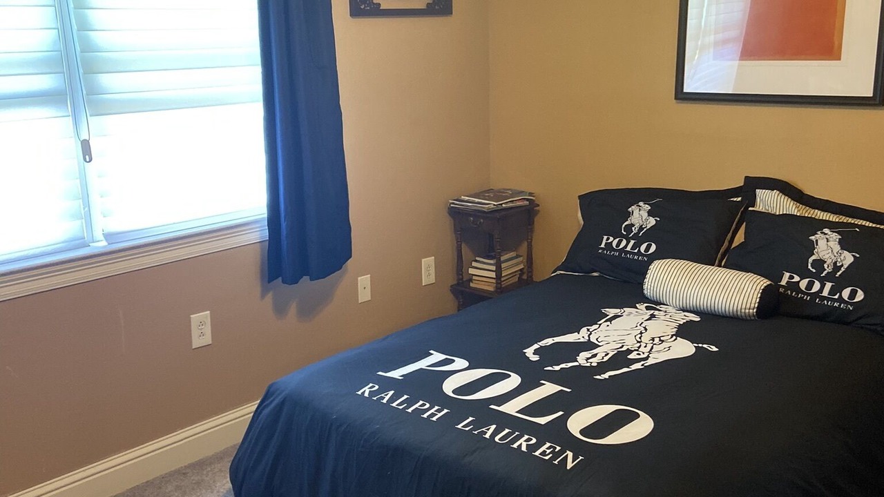 Photo of Bedroom in Little Woods