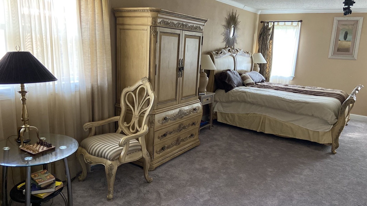 Photo of Bedroom in Little Woods