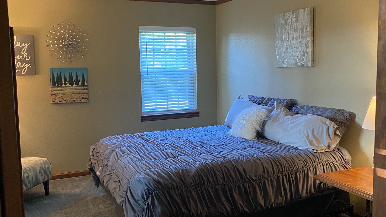 Photo of Bedroom in Groveoak