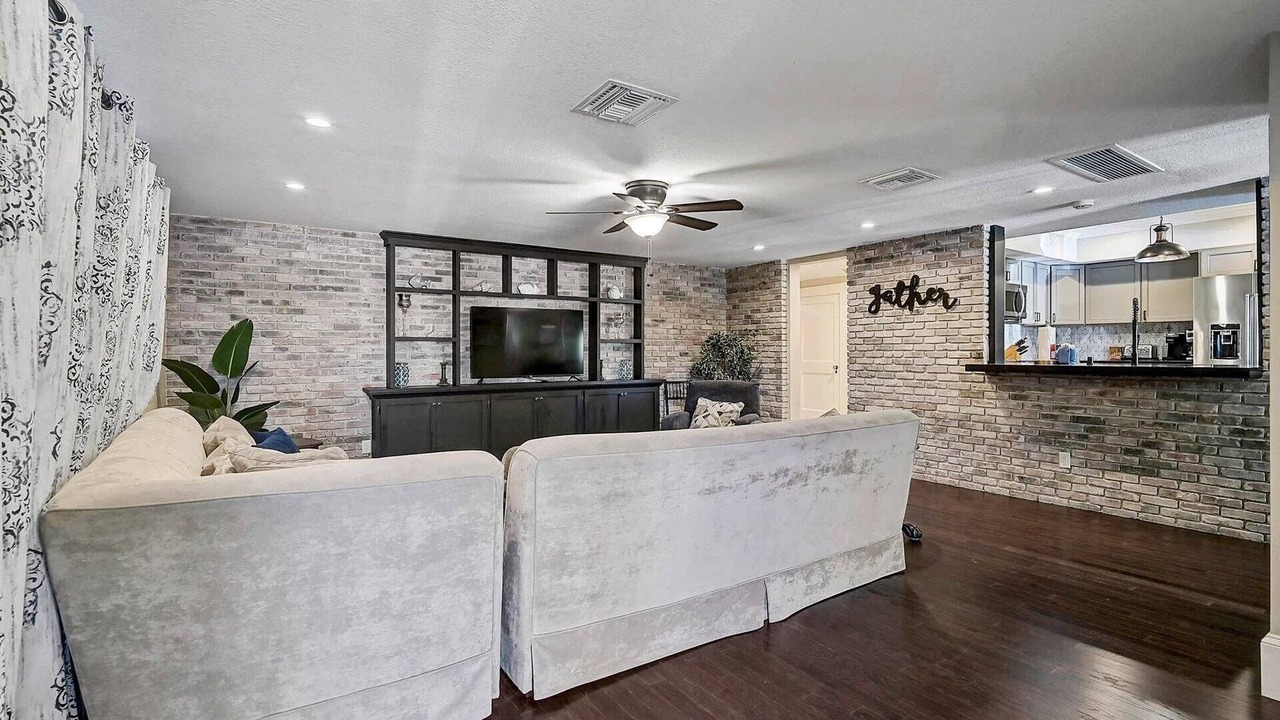 Photo of Livingroom in River District