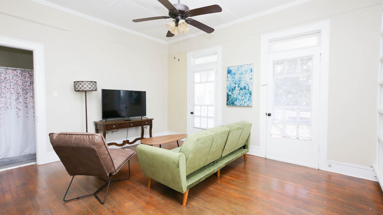 Photo of Livingroom in Downtown