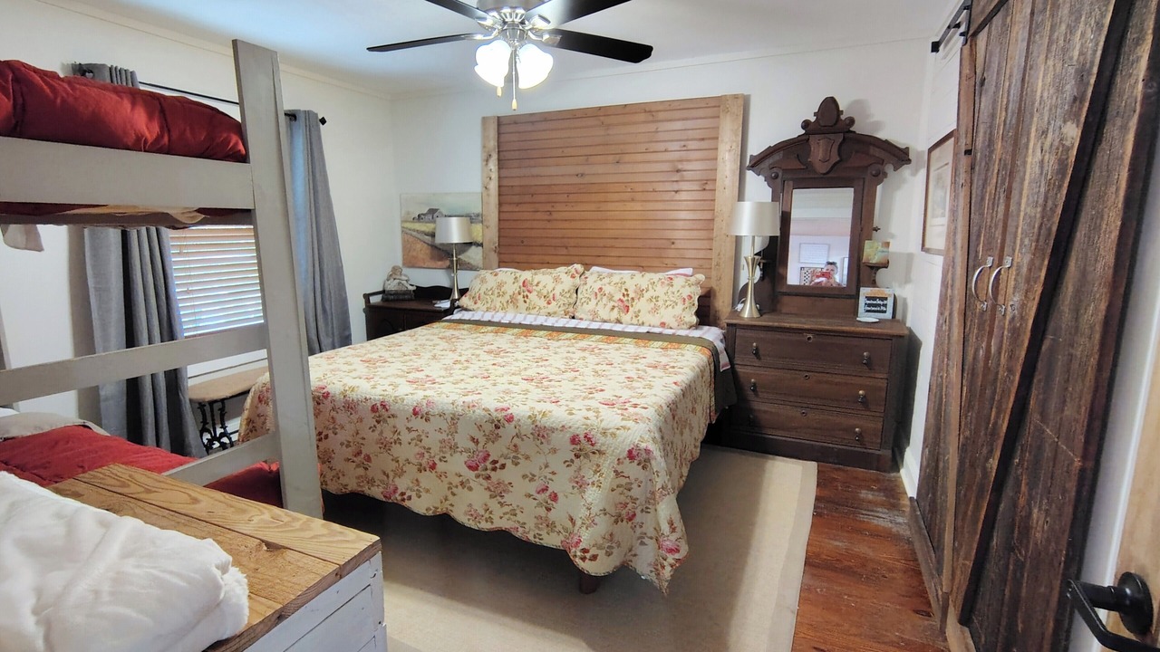 Photo of Bedroom in Steele