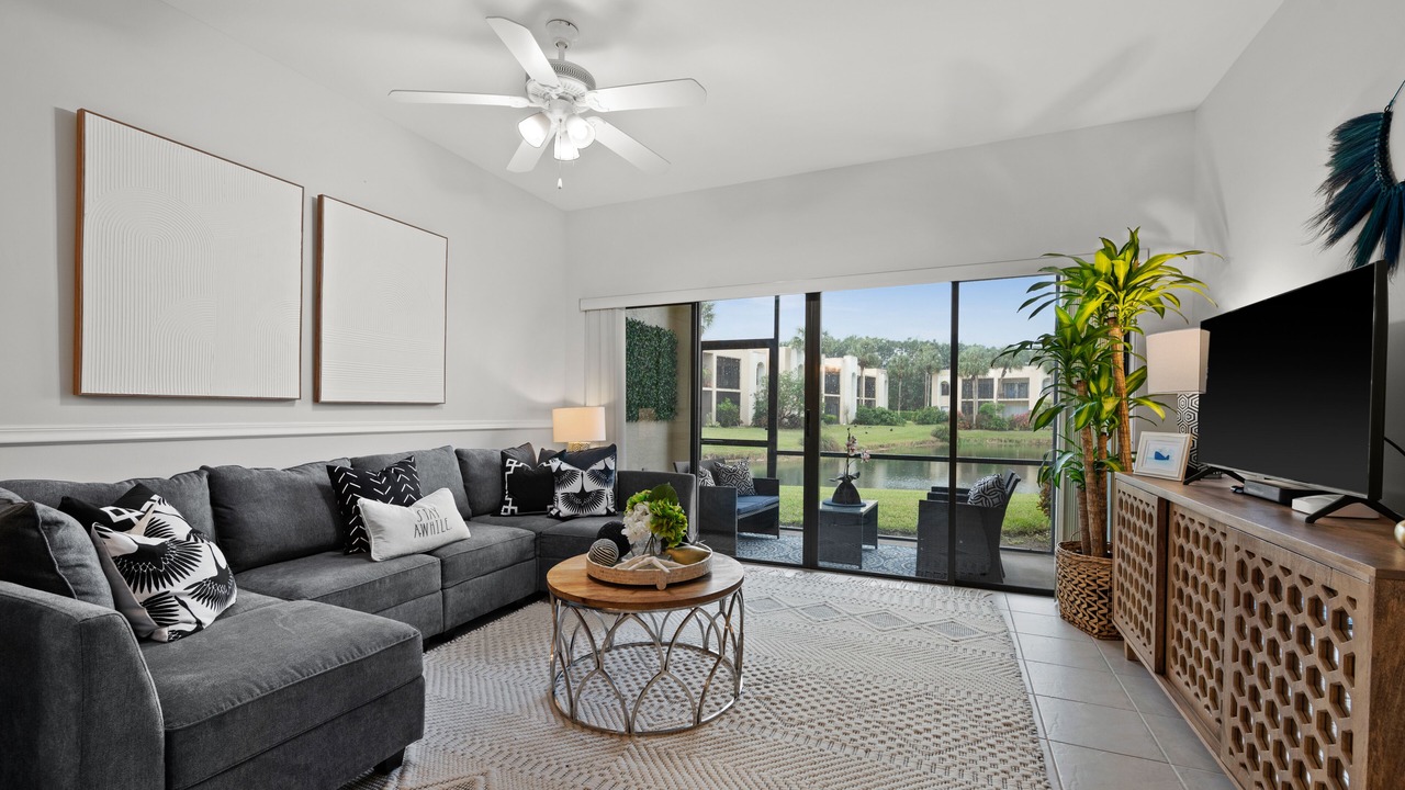 Photo of Livingroom in Central Naples
