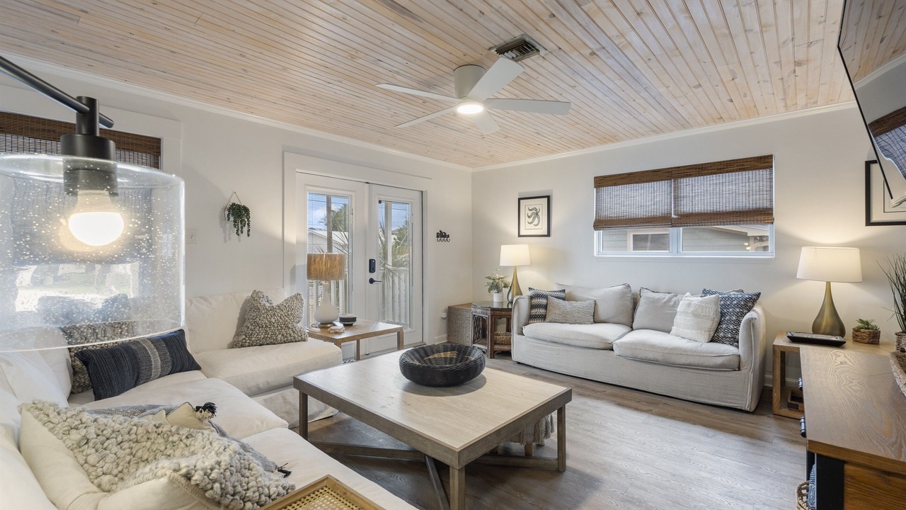 Photo of Livingroom in Kiska Beach