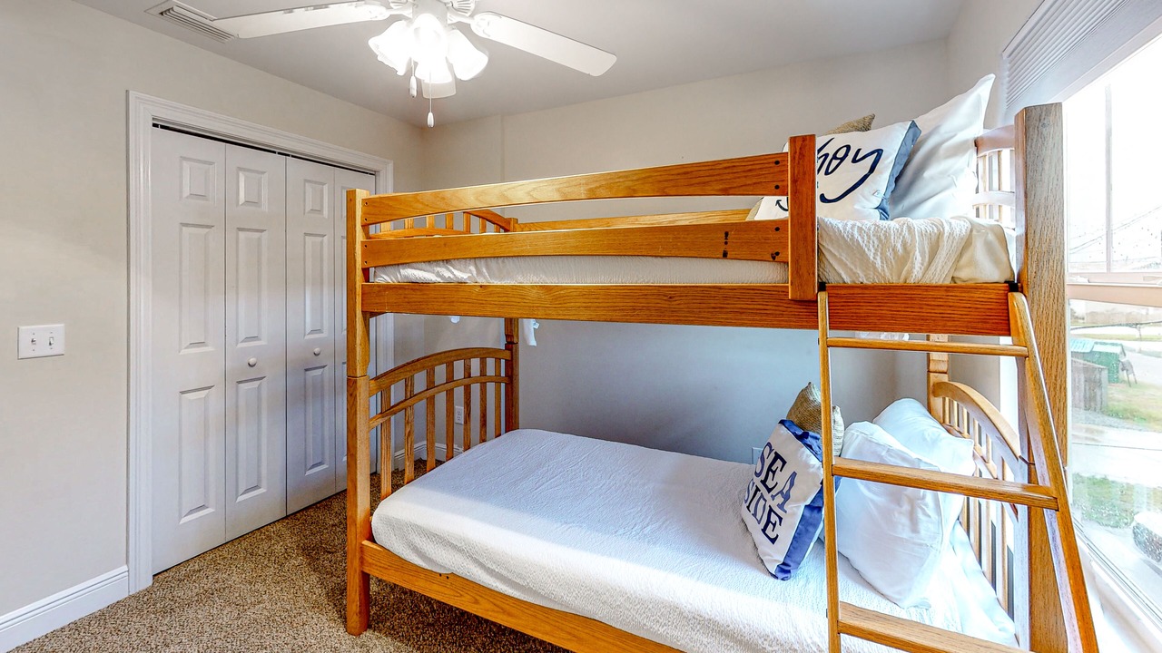 Photo of Bedroom in Crescent Beach