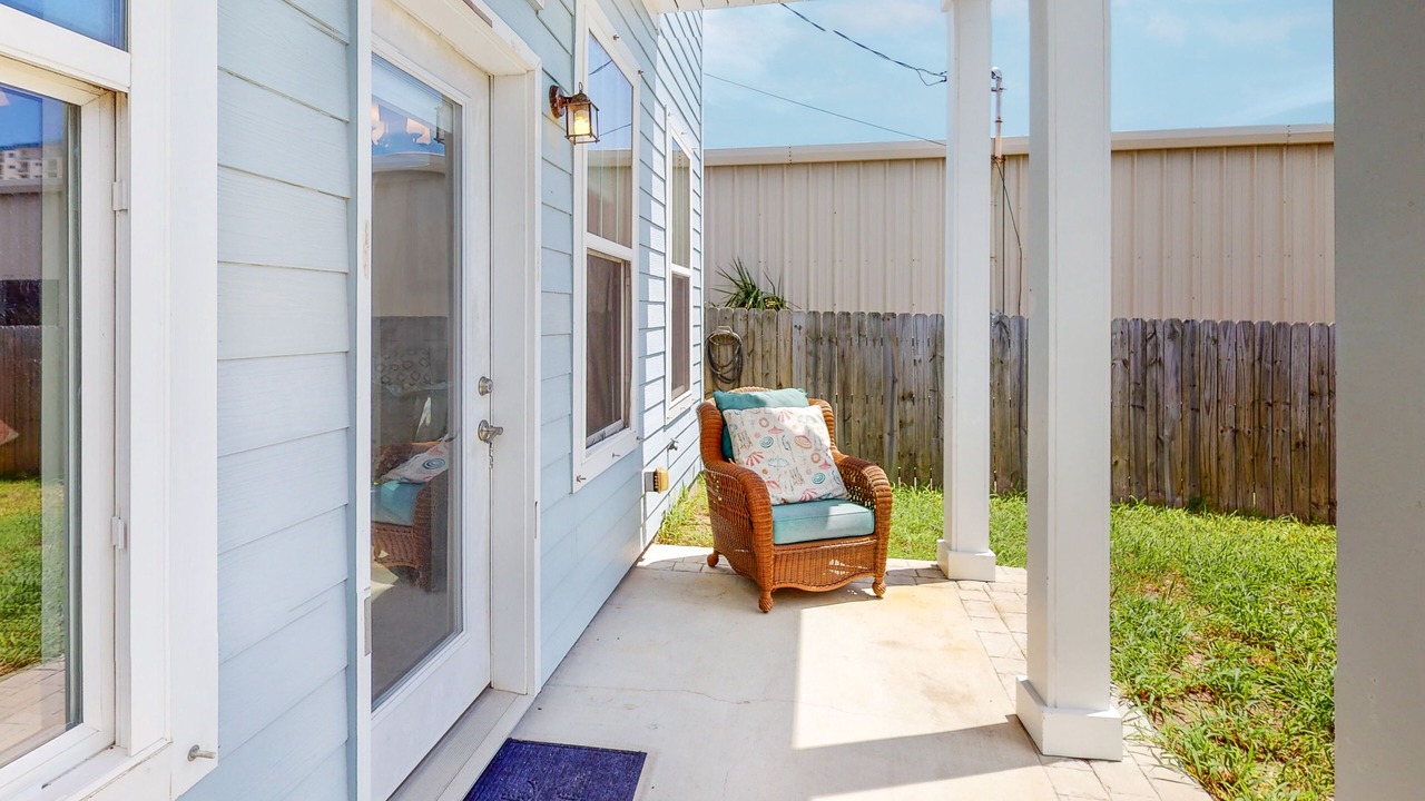 Photo of Patio Balcony in Crescent Beach