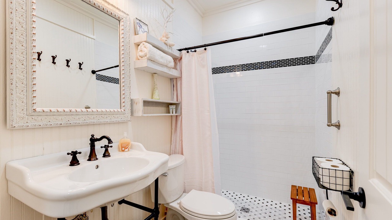 Photo of Bathroom in Laurel